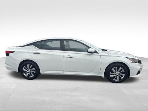 Used 2022 Nissan Altima 2.5 S FWD image 2