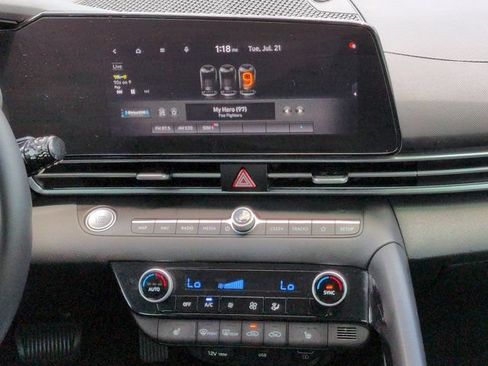 Used 2021 Hyundai Elantra Limited w/ Cargo Package FWD image 17