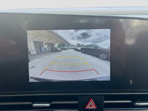 Used 2024 Hyundai Elantra SEL FWD image 11