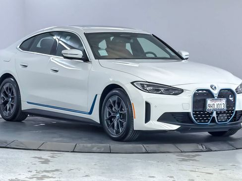 Used 2023 BMW i4 eDrive35 RWD image 9