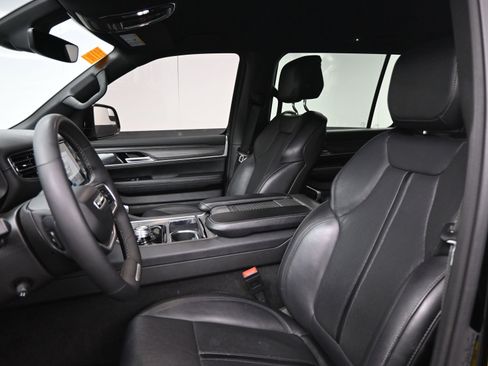 Used 2024 Jeep Wagoneer L Series II w/ Flexible Seating Group image 16