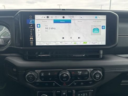 Used 2024 Jeep Wrangler Unlimited Sahara w/ Technology Group image 15