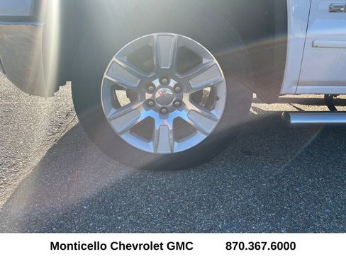 Used 2015 GMC Sierra 1500 SLE w/ SLE Value Package image 32