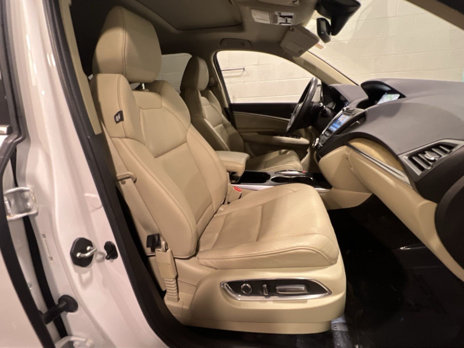 Used 2020 Acura MDX w/ Technology Package AWD/4WD image 28