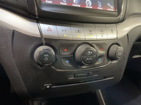 Used 2019 Dodge Journey SE FWD image 20