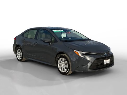 Used 2025 Toyota Corolla LE image 7