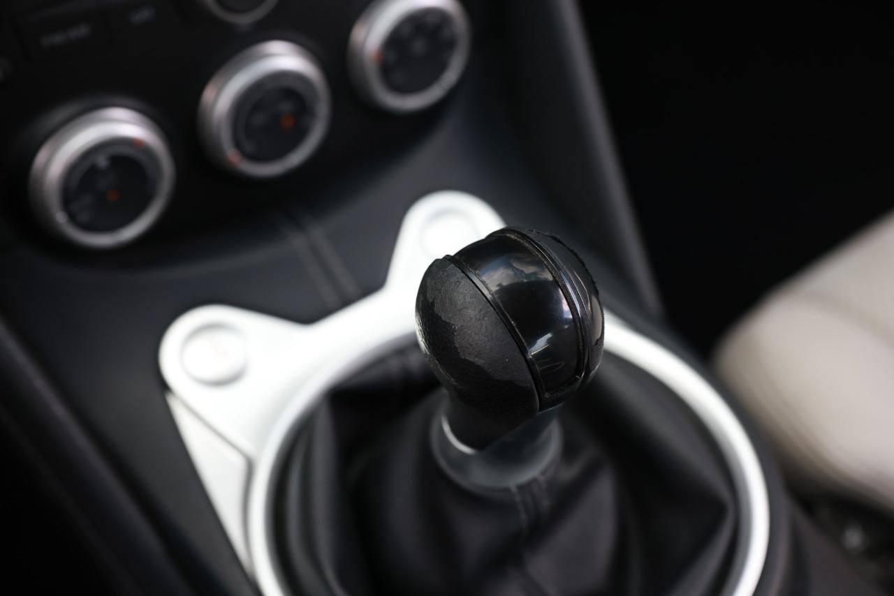 Used 2009 Nissan 370Z Touring RWD image 34