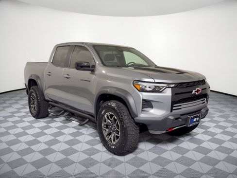 Used 2023 Chevrolet Colorado ZR2 w/ ZR2 Convenience Package III AWD/4WD image 7
