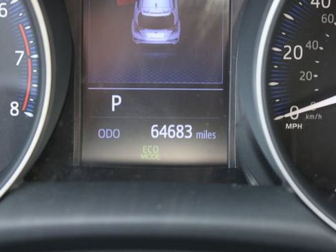 Used 2020 Toyota C-HR XLE FWD image 14