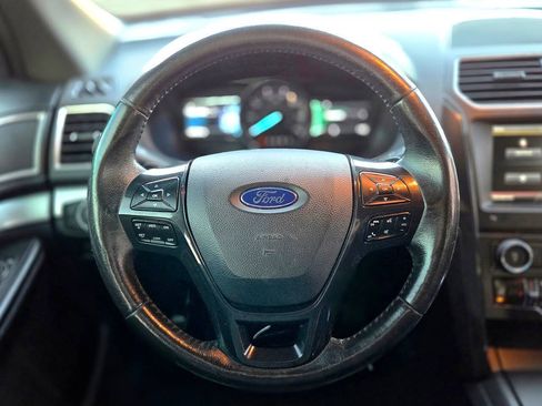 Used 2016 Ford Explorer XLT w/ Equipment Group 202A FWD image 9