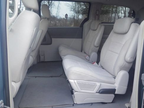Used 2008 Chrysler Town & Country LX image 11