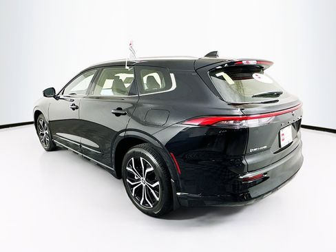 Used 2025 Toyota Crown Signia image 5