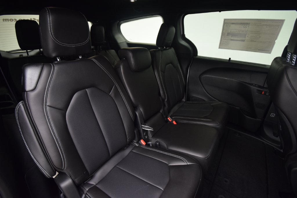 New 2027 Chrysler Pacifica Select FWD image 17