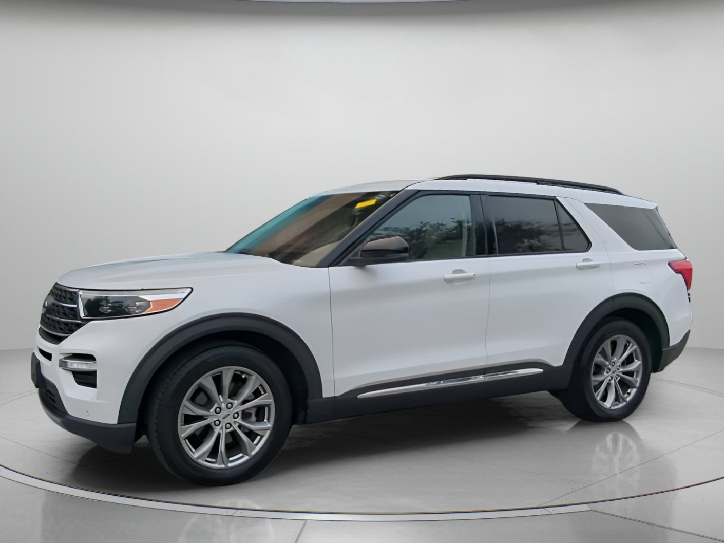 Certified 2023 Ford Explorer XLT w/ Equipment Group 202A RWD image 14