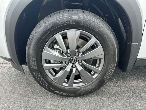 New 2025 Nissan Pathfinder SV image 8