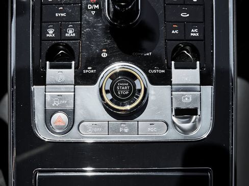 Used 2024 Bentley Flying Spur V8 AWD/4WD image 70