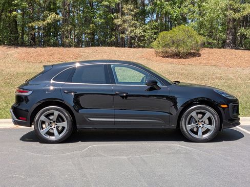 Certified 2025 Porsche Macan AWD/4WD image 31