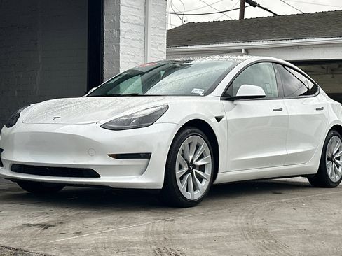 Used 2021 Tesla Model 3 Standard Range Plus image 8
