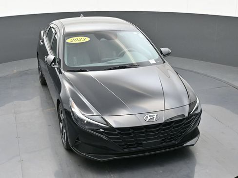 Used 2023 Hyundai Elantra SEL w/ Convenience Package image 39