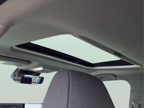 Used 2022 Toyota RAV4 XLE w/ Convenience Package image 18