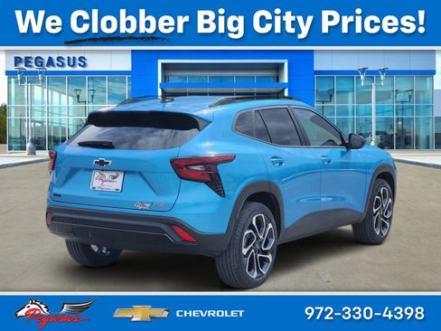 New 2026 Chevrolet Trax RS w/ Sunroof Package FWD image 4