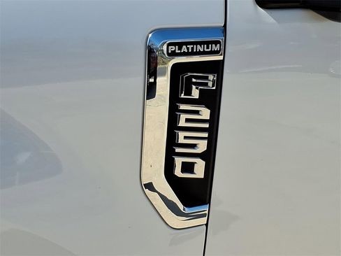 Used 2019 Ford F250 Platinum w/ Platinum Ultimate Package image 10