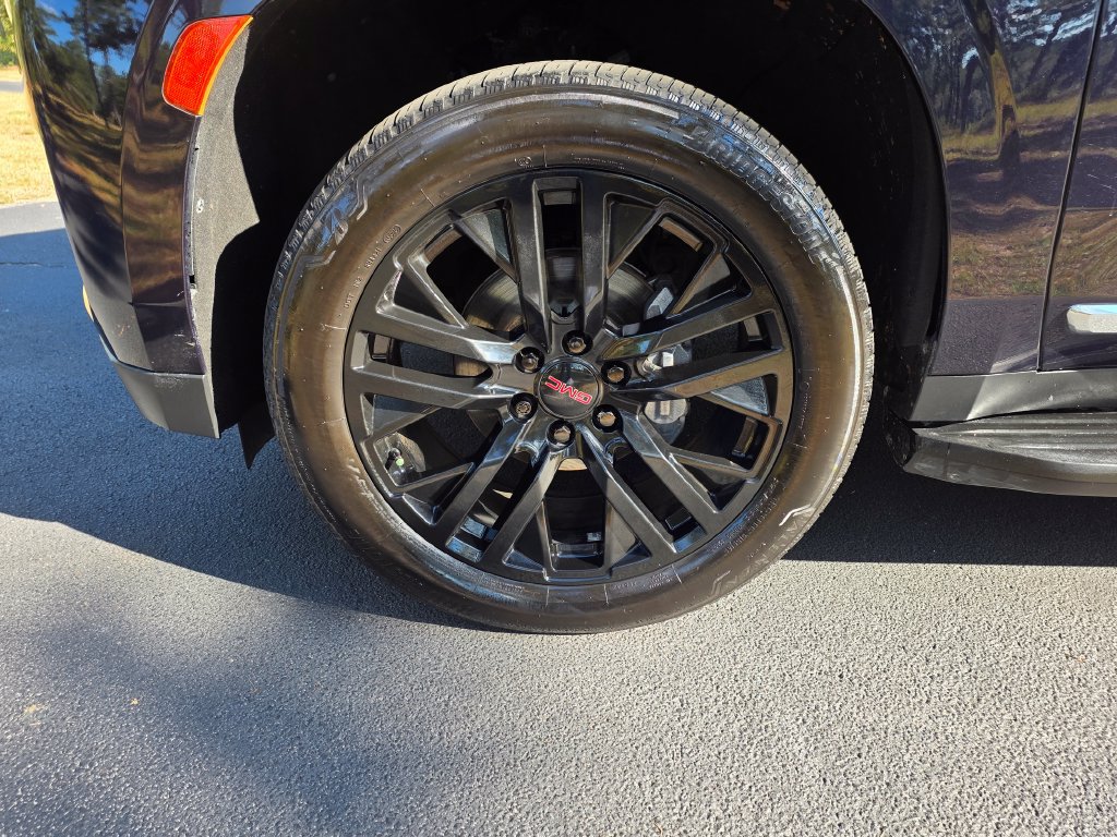 Used 2023 GMC Yukon XL SLT AWD/4WD image 9