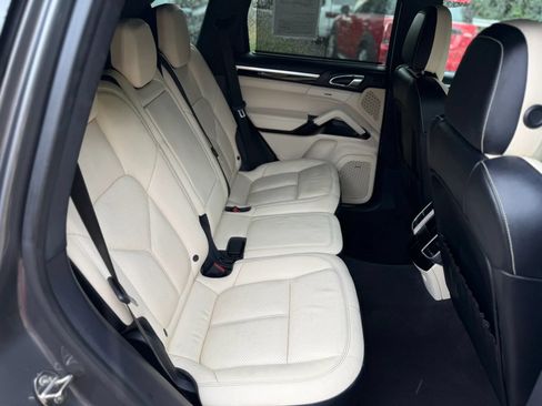 Used 2016 Porsche Cayenne S AWD/4WD image 35