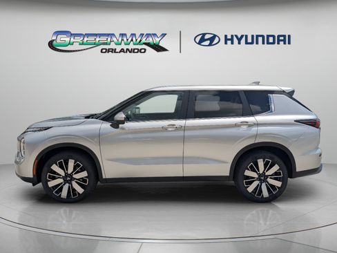 Used 2025 Mitsubishi Outlander SE FWD image 5