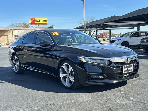 Used 2018 Honda Accord Touring image 10