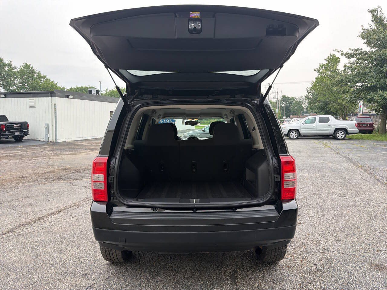 Used 2014 Jeep Patriot Latitude AWD/4WD image 22