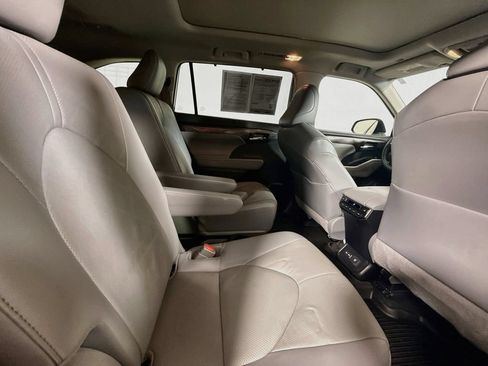 Used 2022 Toyota Highlander Platinum AWD/4WD image 29