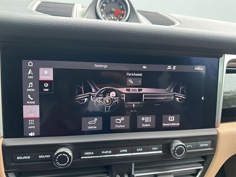 Used 2020 Porsche Macan image 35