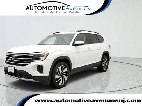 Used 2025 Volkswagen Atlas SE AWD/4WD image 1