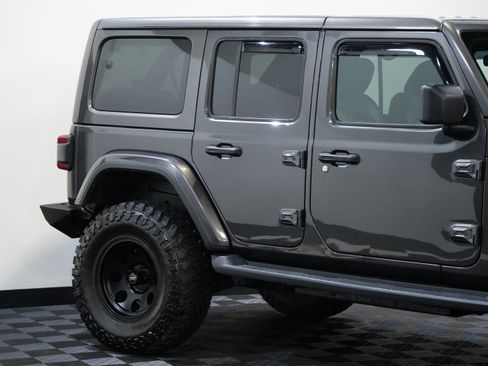 Used 2018 Jeep Wrangler Unlimited Sahara w/ Safety Group AWD/4WD image 14