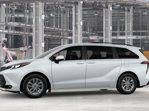 New 2026 Toyota Sienna XLE AWD/4WD image 5