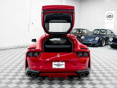 Used 2018 Ferrari 812 Superfast RWD image 93