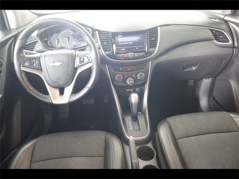 Used 2020 Chevrolet Trax LT w/ LT Convenience Package image 18