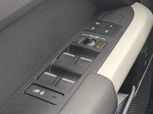 Used 2024 Land Rover Defender 110 S image 25