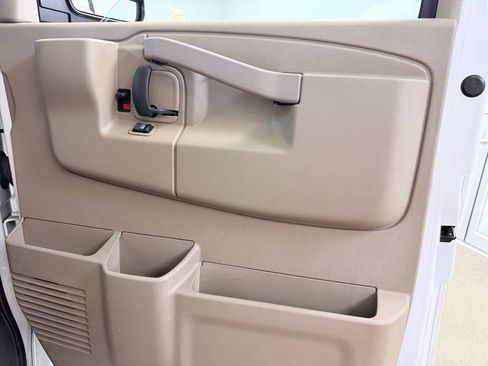 Used 2017 GMC Savana 2500 RWD image 24