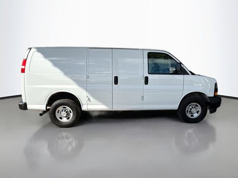 Used 2022 Chevrolet Express 2500 image 11