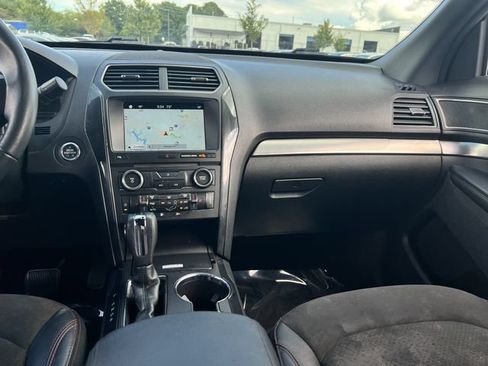Used 2018 Ford Explorer XLT w/ Equipment Group 202A AWD/4WD image 14