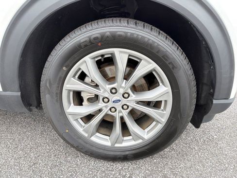 Used 2023 Ford Explorer XLT w/ Equipment Group 202A RWD image 11
