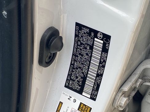 Used 2023 Toyota Corolla SE w/ SE Package image 9