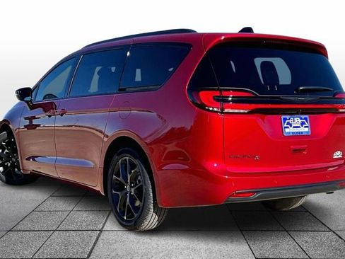New 2026 Chrysler Pacifica Select w/ S Appearance Package image 3