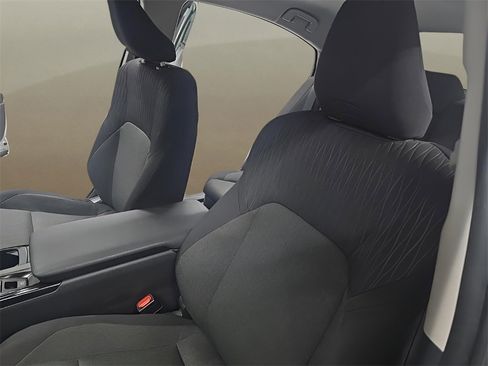 Used 2025 Toyota Camry LE image 13