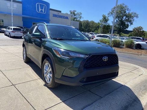 Used 2022 Toyota Corolla Cross LE FWD image 4