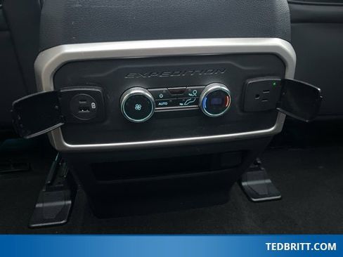 Used 2022 Ford Expedition XLT image 16