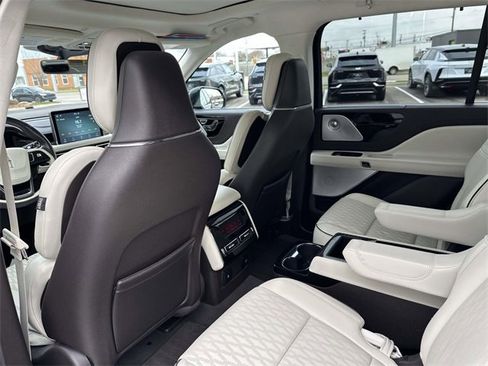 Used 2023 Lincoln Aviator Black Label w/ Jet Package image 60