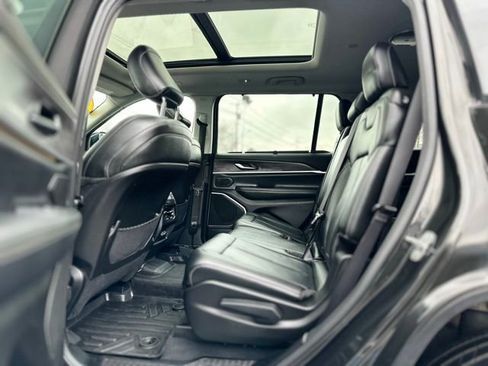 Used 2023 Jeep Grand Cherokee L Limited w/ Luxury Tech Group II AWD/4WD image 19